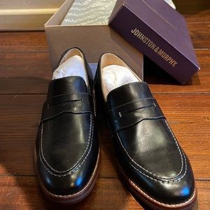 New in box Full Grain Leather Black loafers